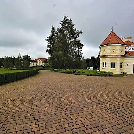 Dwor Osieczek Pniewy (Masovia)