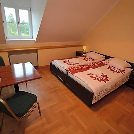 بيت ضيافة Dwor Osieczek Pniewy (Masovia)