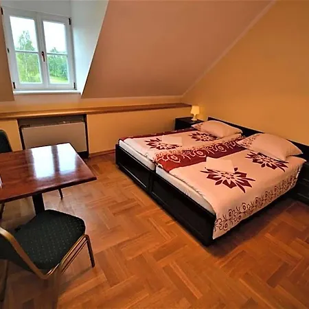 بيت ضيافة Dwor Osieczek Pniewy (Masovia)