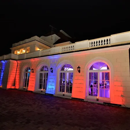 Dwor Osieczek Pniewy (Masovia)