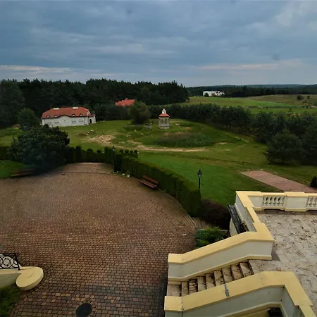 Dwor Osieczek 게스트하우스