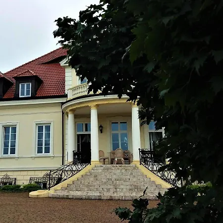 Dwor Osieczek 게스트하우스