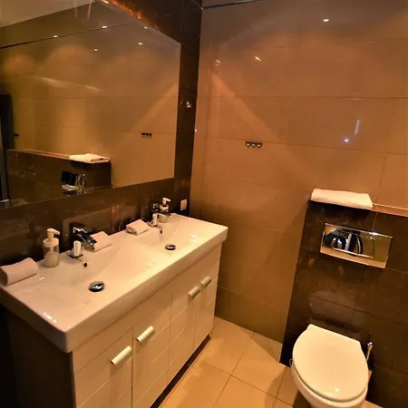 Dwor Osieczek Pniewy (Masovia)