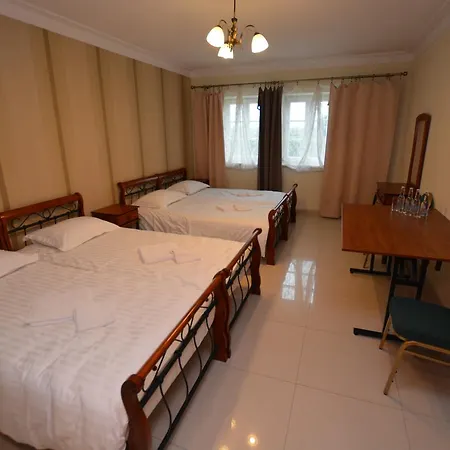 Dwor Osieczek 게스트하우스 3*