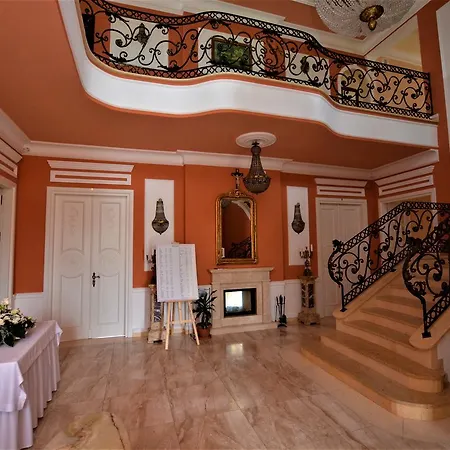 Dwor Osieczek 3* Pniewy (Masovia)