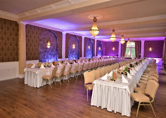 Pensjonat Dwor Osieczek Pniewy (Masovia)